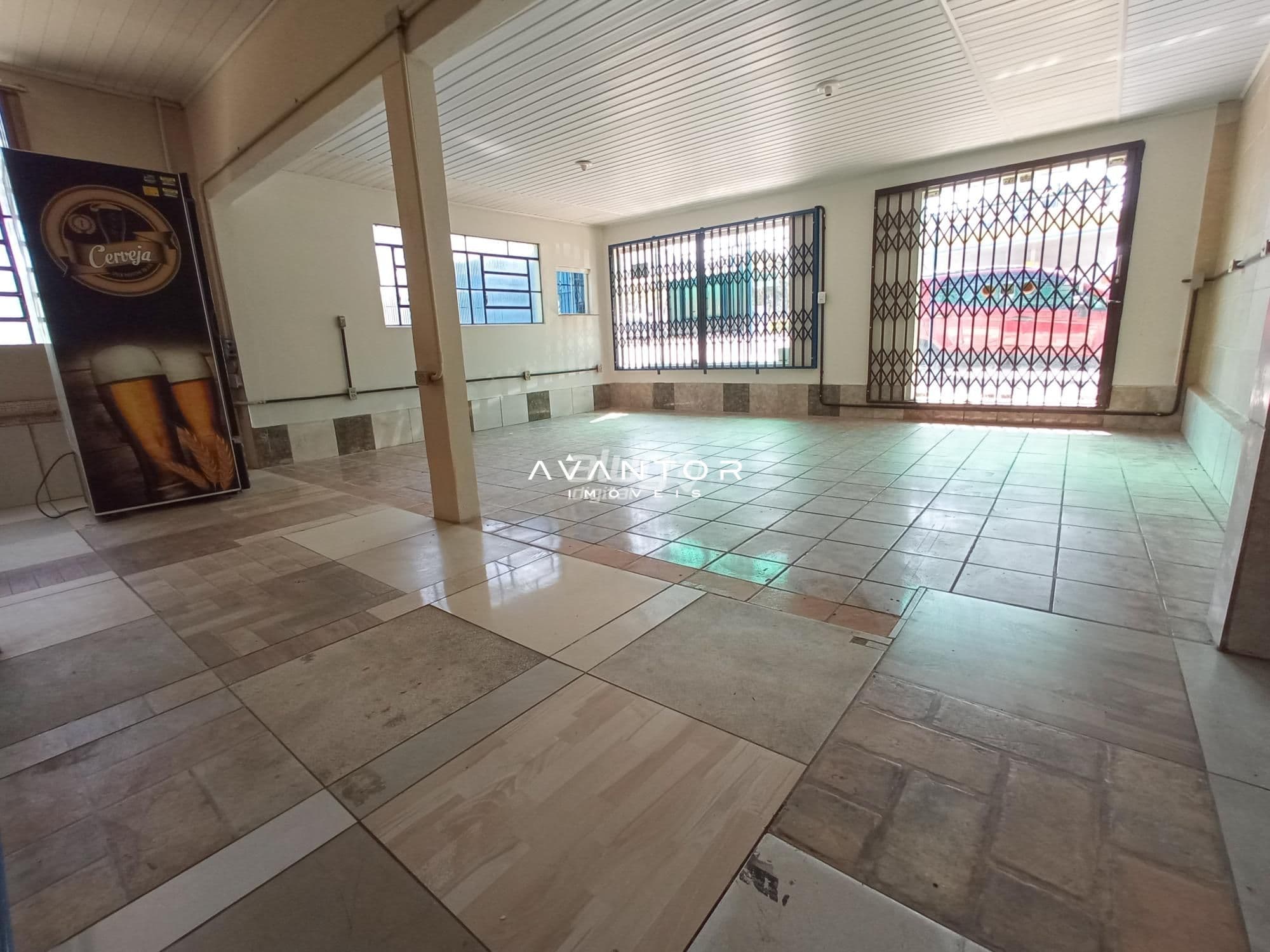 Sala Comercial Ampla com Banheiro e Estacionamento no Bairro Duque de Caxias — Sala Comercial com 1 sala à venda em Duque de Caxias, Santa Maria/RS