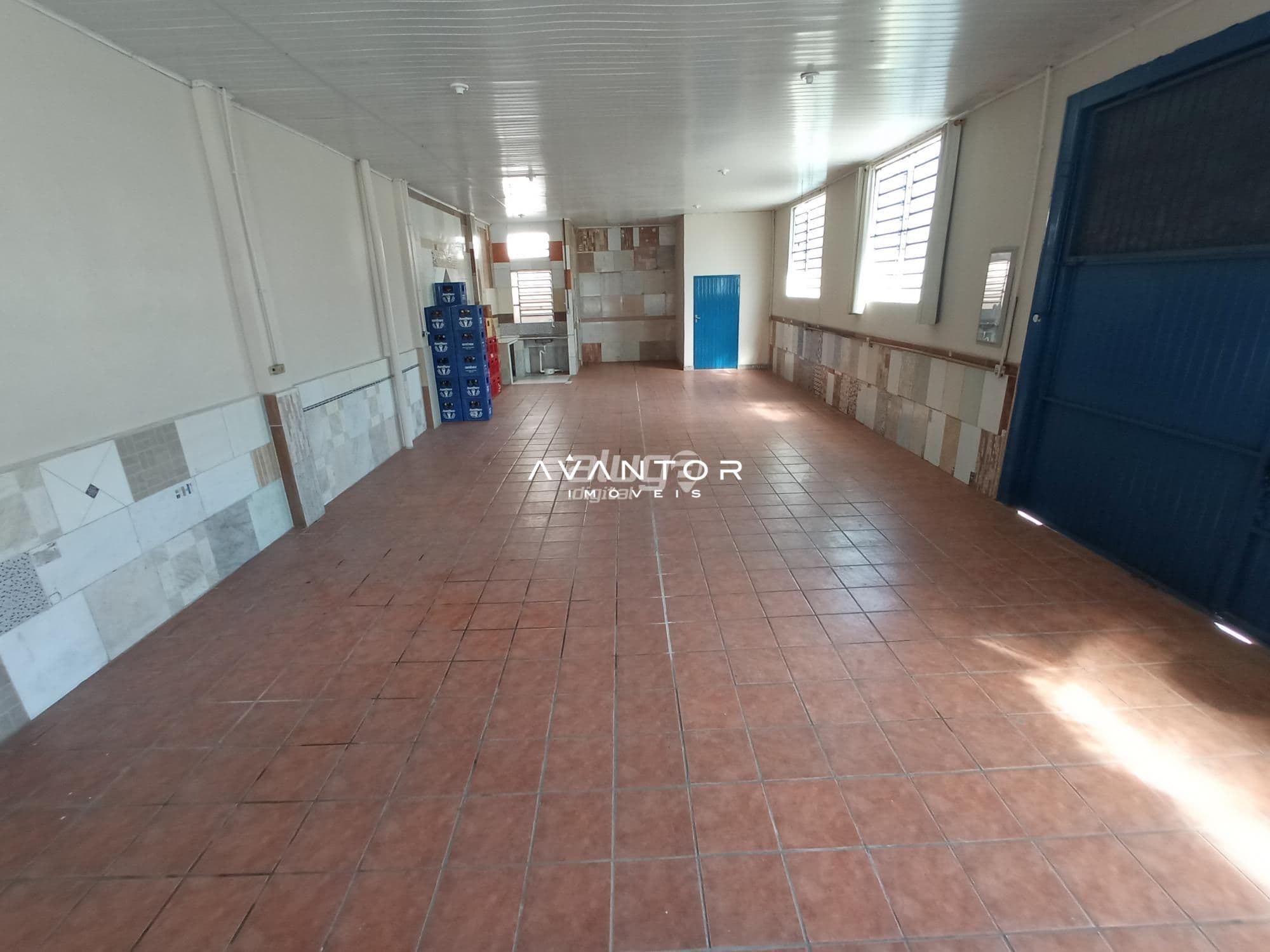 Sala Comercial Ampla com Banheiro e Estacionamento no Bairro Duque de Caxias — Sala Comercial com 1 sala à venda em Duque de Caxias, Santa Maria/RS