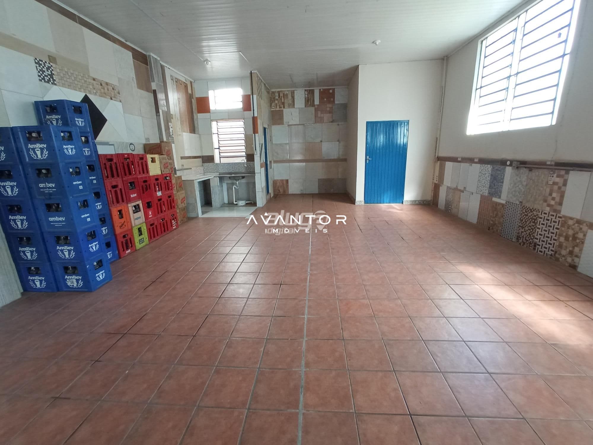 Sala Comercial Ampla com Banheiro e Estacionamento no Bairro Duque de Caxias — Sala Comercial com 1 sala à venda em Duque de Caxias, Santa Maria/RS