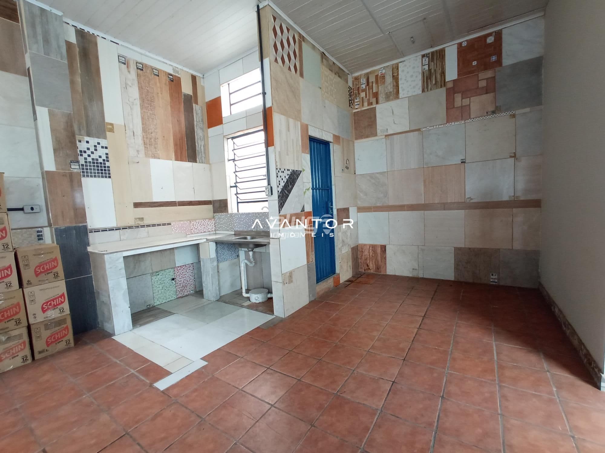 Sala Comercial Ampla com Banheiro e Estacionamento no Bairro Duque de Caxias — Sala Comercial com 1 sala à venda em Duque de Caxias, Santa Maria/RS