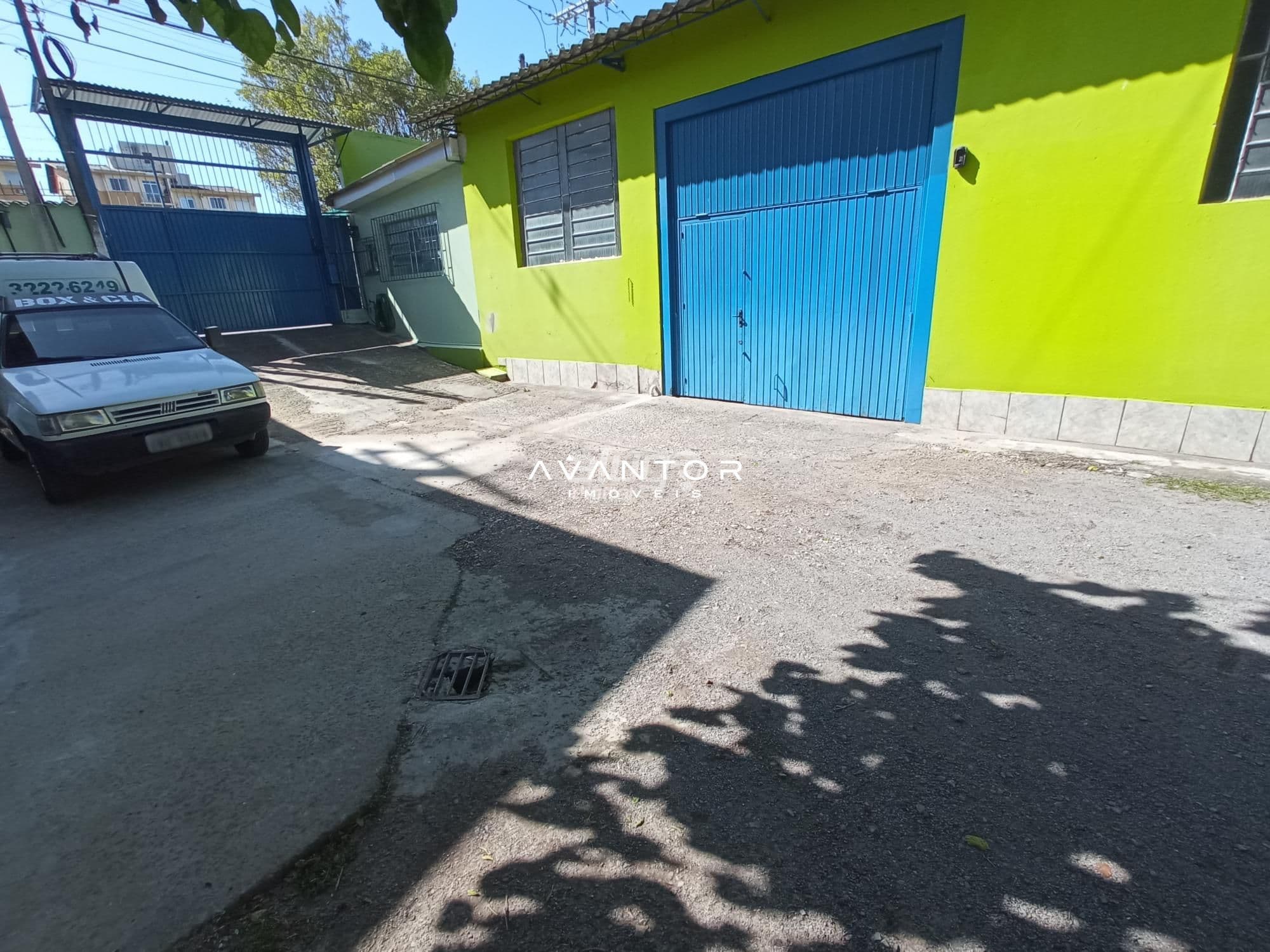 Sala Comercial Ampla com Banheiro e Estacionamento no Bairro Duque de Caxias — Sala Comercial com 1 sala à venda em Duque de Caxias, Santa Maria/RS