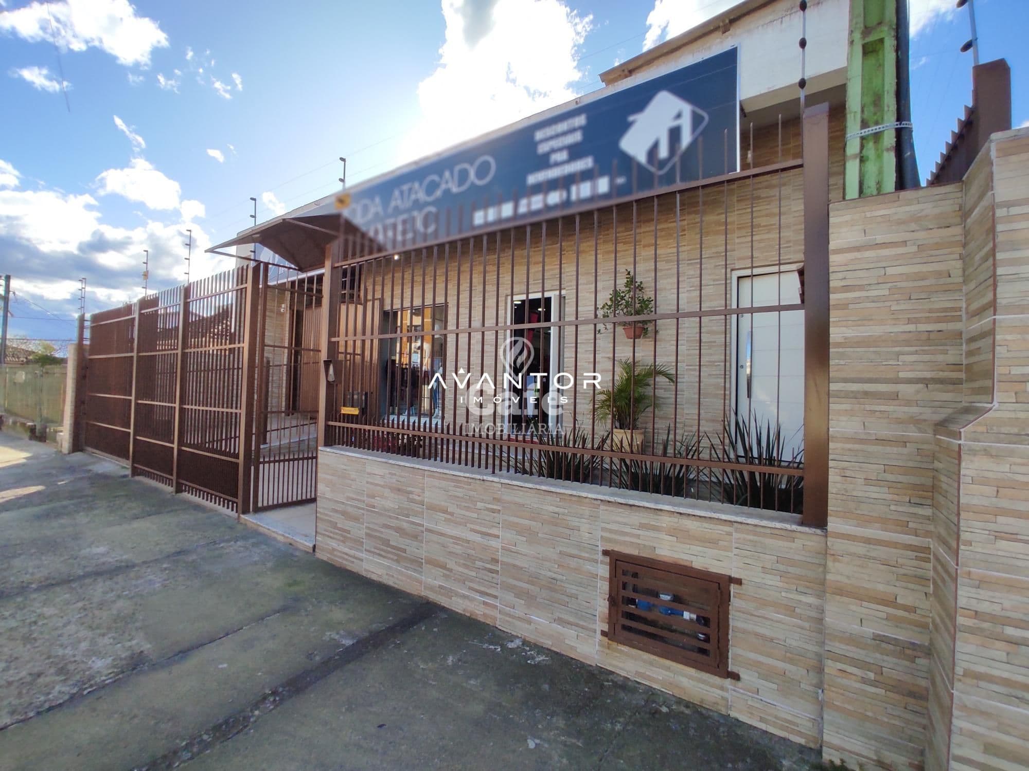 Fachada da casa com portão — Loja com 2 salas à venda em Patronato, Santa Maria/RS