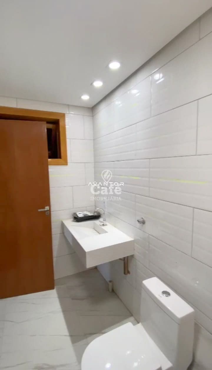 Casa Duplex De 3 Dormitórios, Suíte, Sala de Estar, Banheiro Social, Lavabo, Cozinha, Área — Casa com 3 quartos à venda em Diácono João Luiz Pozzobon, Santa Maria/RS