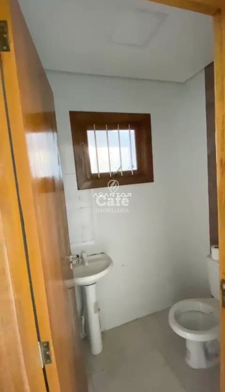 Casa Duplex De 3 Dormitórios, Suíte, Sala de Estar, Banheiro Social, Lavabo, Cozinha, Área — Casa com 3 quartos à venda em Diácono João Luiz Pozzobon, Santa Maria/RS