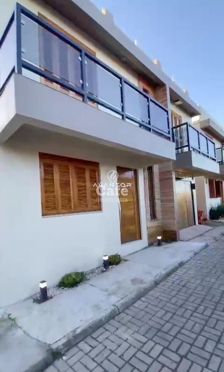 Casa Duplex De 3 Dormitórios, Suíte, Sala de Estar, Banheiro Social, Lavabo, Cozinha, Área — Casa com 3 quartos à venda em Diácono João Luiz Pozzobon, Santa Maria/RS