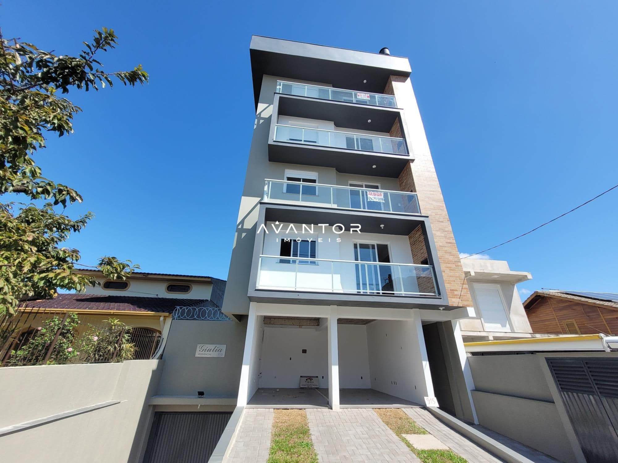 Fachada do prédio com sacadas — Apartamento com 1 quarto à venda no Residencial Giulia, em Camobi, Santa Maria/RS
