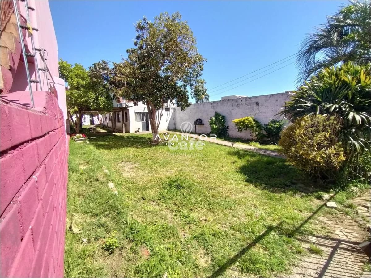 Pátio com áreas verdes e casarões — Terreno à venda em Nossa Senhora do Rosário, Santa Maria/RS