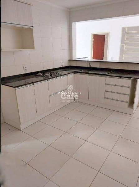 Apartamento De 2 Dormitórios, Sala Ampla, 2 Banheiros, Cozinha, Área de Serviço, Dependênc — Apartamento com 2 quartos à venda em Bonfim, Santa Maria/RS
