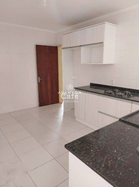 Apartamento De 2 Dormitórios, Sala Ampla, 2 Banheiros, Cozinha, Área de Serviço, Dependênc — Apartamento com 2 quartos à venda em Bonfim, Santa Maria/RS