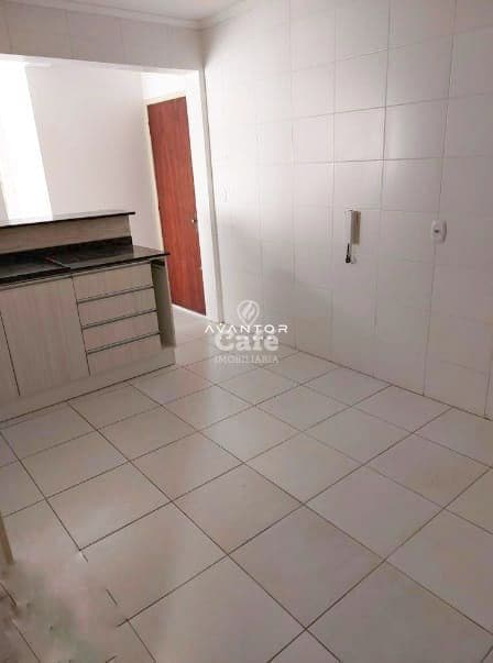 Apartamento De 2 Dormitórios, Sala Ampla, 2 Banheiros, Cozinha, Área de Serviço, Dependênc — Apartamento com 2 quartos à venda em Bonfim, Santa Maria/RS
