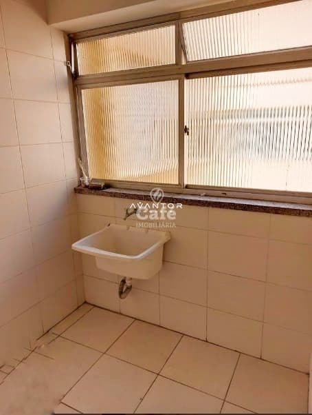 Apartamento De 2 Dormitórios, Sala Ampla, 2 Banheiros, Cozinha, Área de Serviço, Dependênc — Apartamento com 2 quartos à venda em Bonfim, Santa Maria/RS