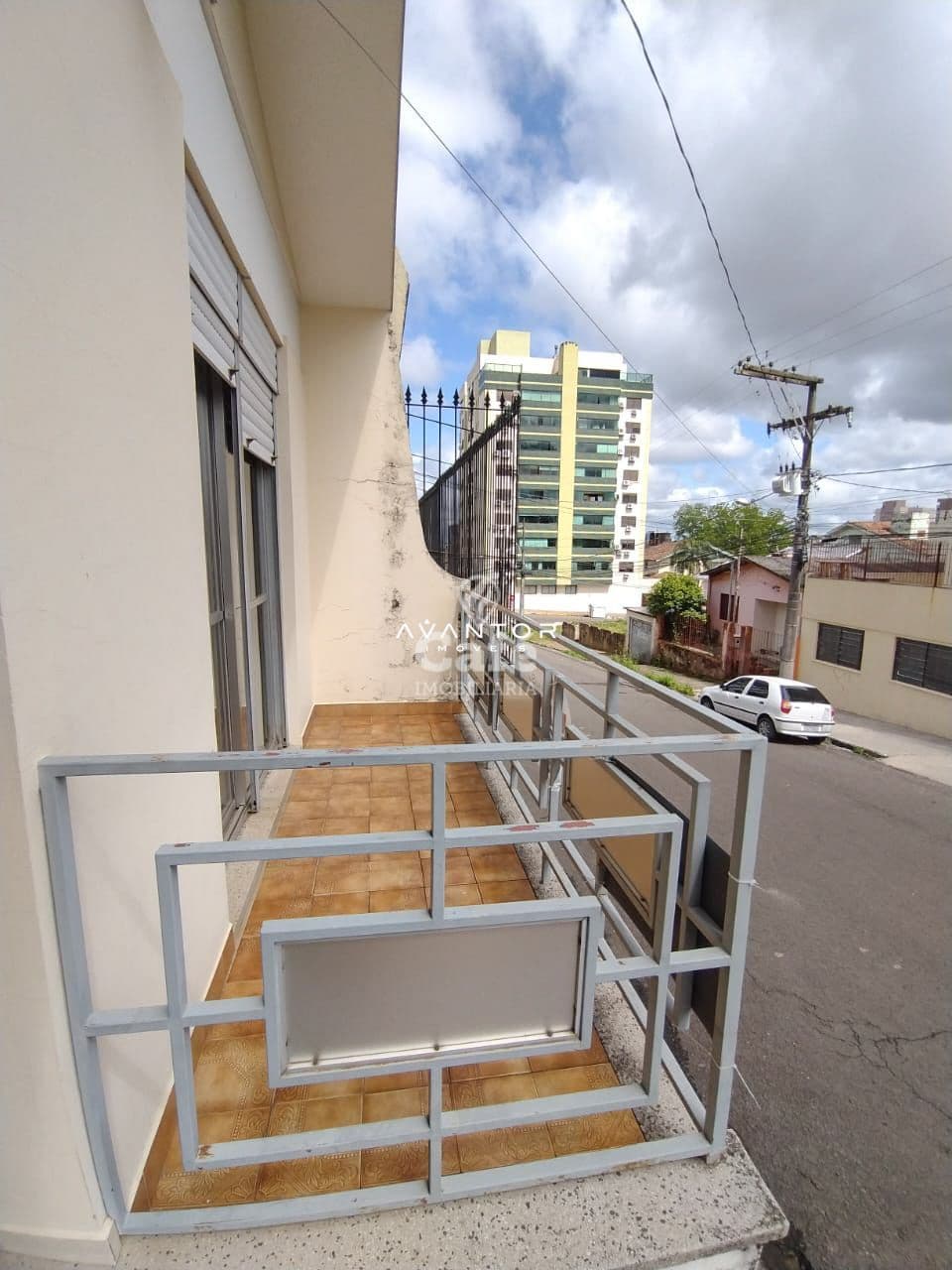 Casa De 3 Dormitórios, Suíte, Sala Ampla, Banheiro Social, Banheiro Auxiliar, Cozinha, Áre — Casa com 3 quartos à venda em Nossa Senhora Medianeira, Santa Maria/RS
