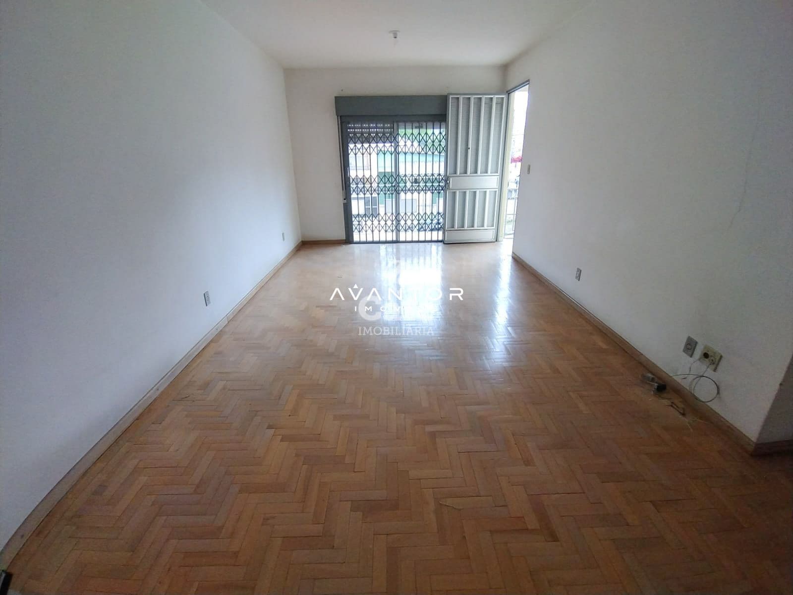 Casa De 3 Dormitórios, Suíte, Sala Ampla, Banheiro Social, Banheiro Auxiliar, Cozinha, Áre — Casa com 3 quartos à venda em Nossa Senhora Medianeira, Santa Maria/RS