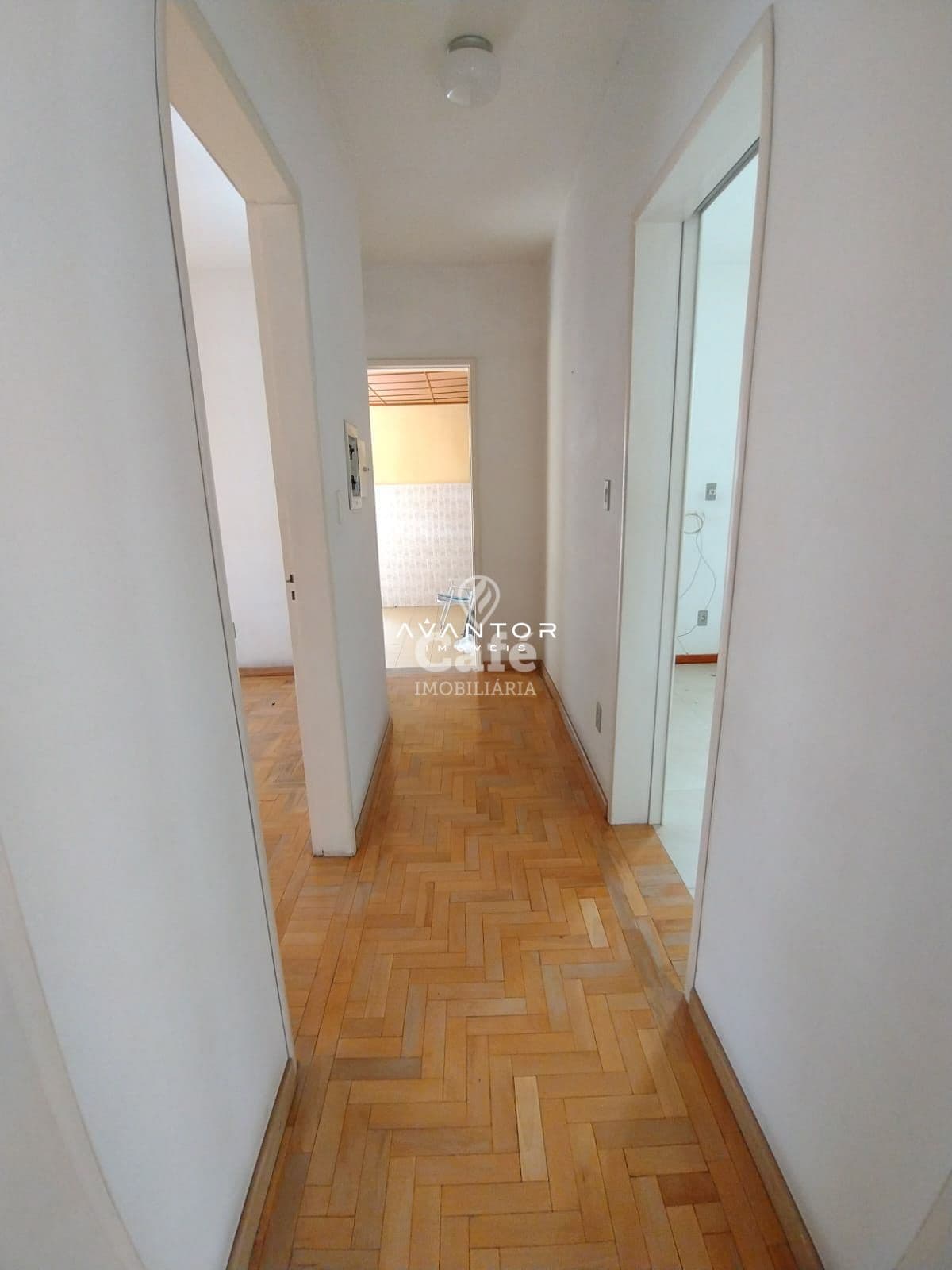 Casa De 3 Dormitórios, Suíte, Sala Ampla, Banheiro Social, Banheiro Auxiliar, Cozinha, Áre — Casa com 3 quartos à venda em Nossa Senhora Medianeira, Santa Maria/RS