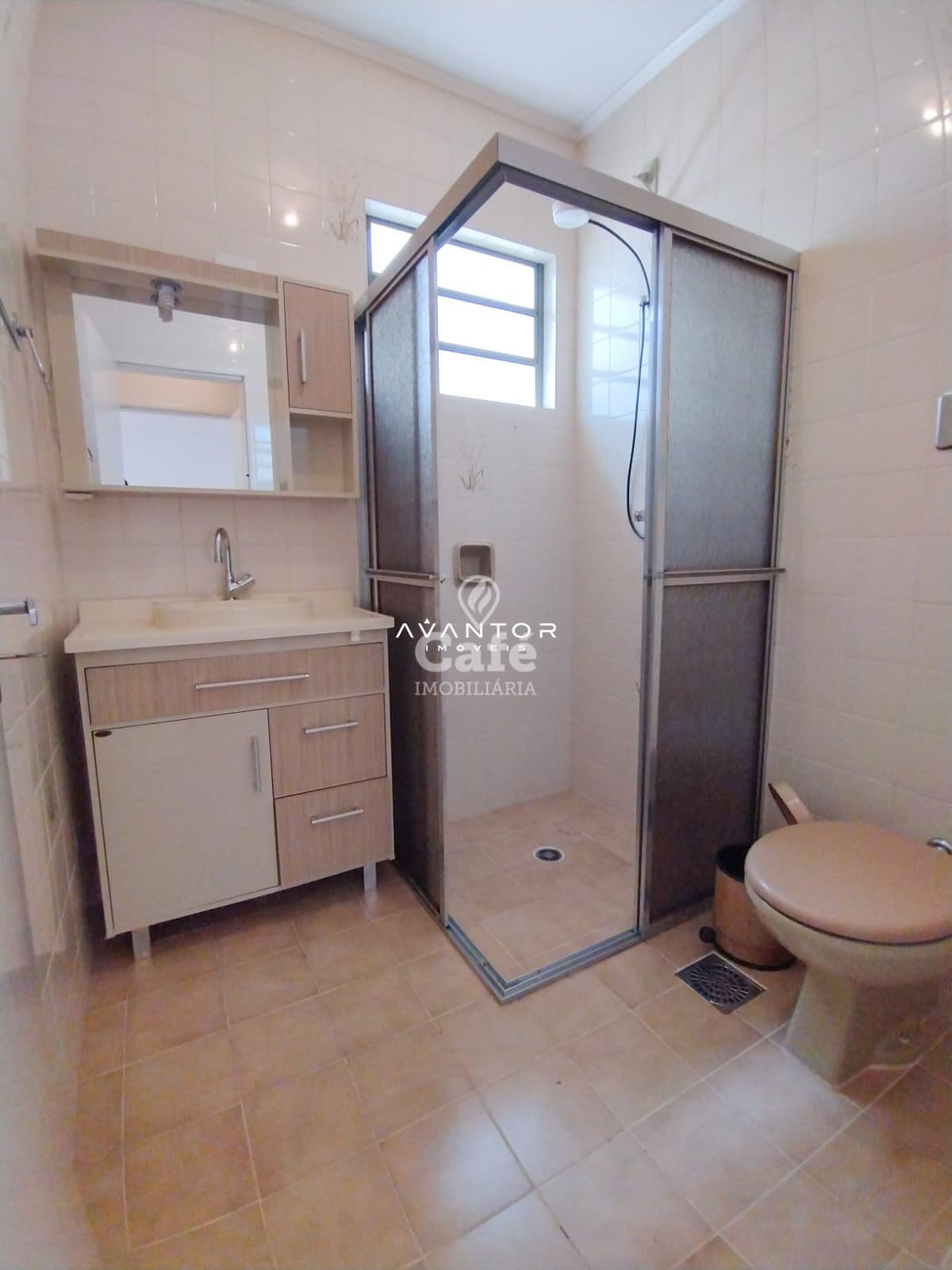 Casa De 3 Dormitórios, Suíte, Sala Ampla, Banheiro Social, Banheiro Auxiliar, Cozinha, Áre — Casa com 3 quartos à venda em Nossa Senhora Medianeira, Santa Maria/RS