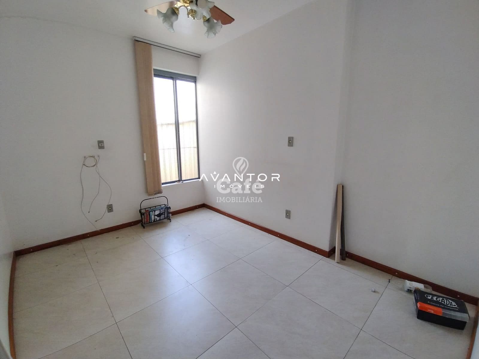 Casa De 3 Dormitórios, Suíte, Sala Ampla, Banheiro Social, Banheiro Auxiliar, Cozinha, Áre — Casa com 3 quartos à venda em Nossa Senhora Medianeira, Santa Maria/RS
