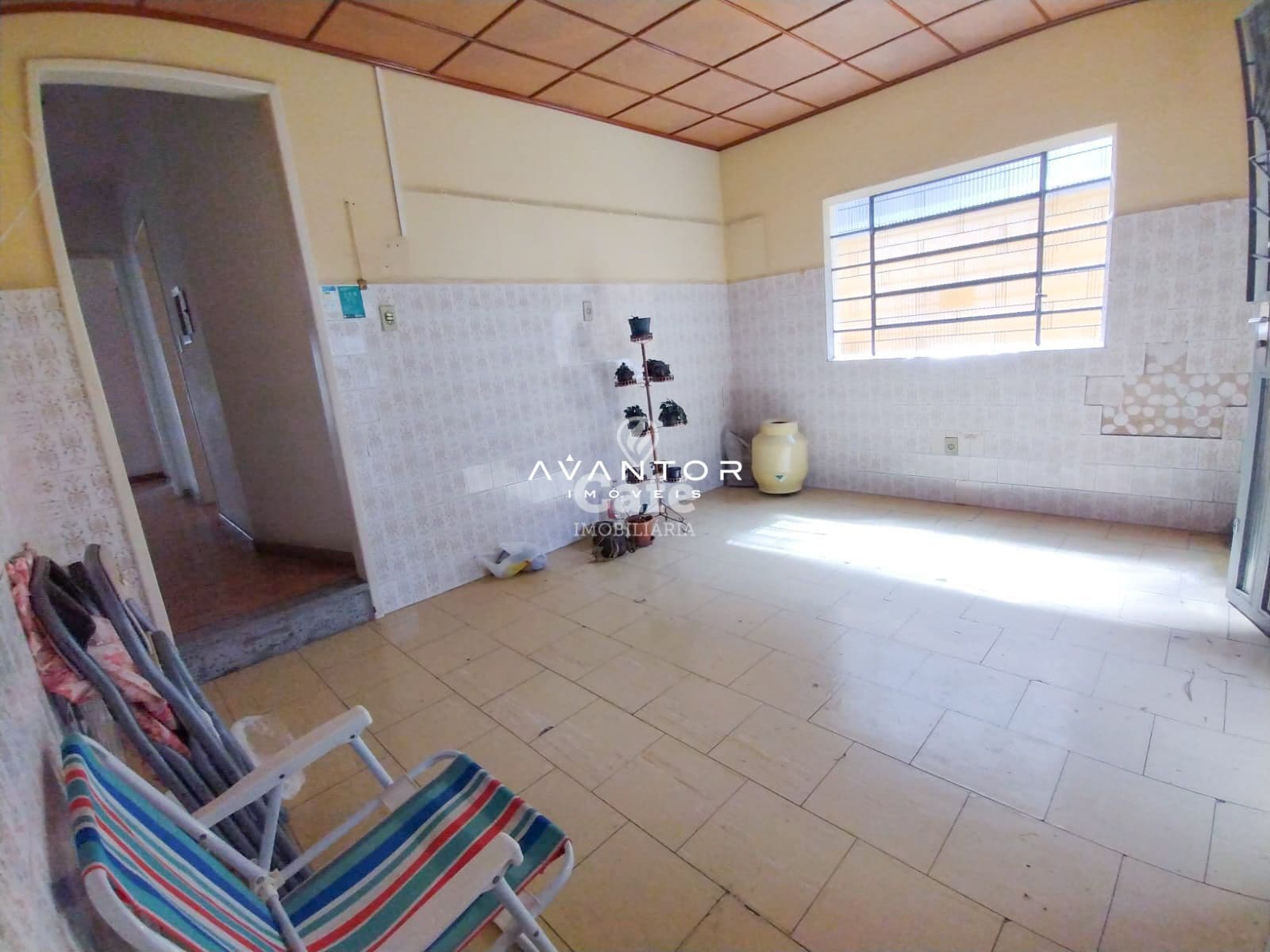 Casa De 3 Dormitórios, Suíte, Sala Ampla, Banheiro Social, Banheiro Auxiliar, Cozinha, Áre — Casa com 3 quartos à venda em Nossa Senhora Medianeira, Santa Maria/RS