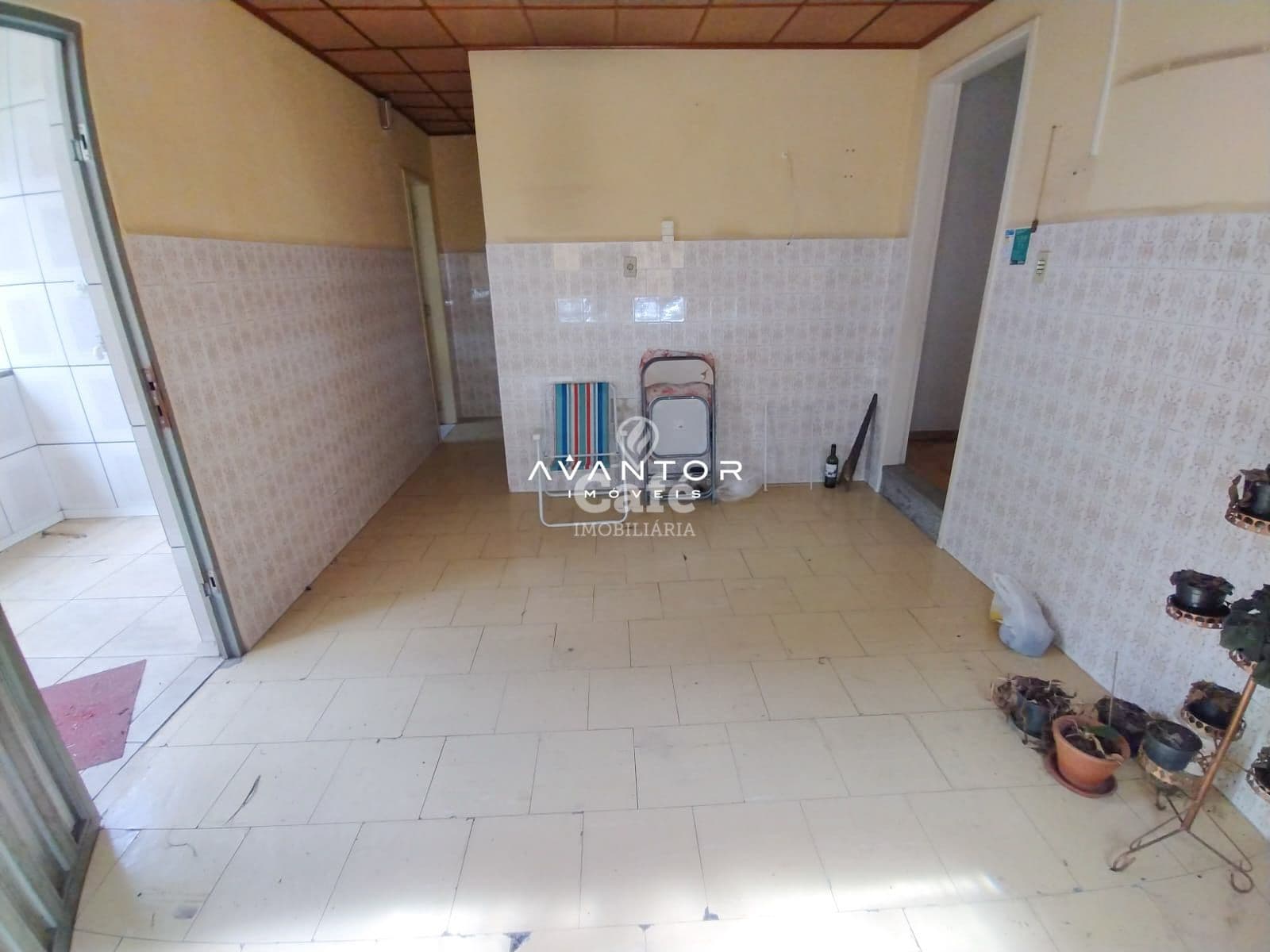 Casa De 3 Dormitórios, Suíte, Sala Ampla, Banheiro Social, Banheiro Auxiliar, Cozinha, Áre — Casa com 3 quartos à venda em Nossa Senhora Medianeira, Santa Maria/RS