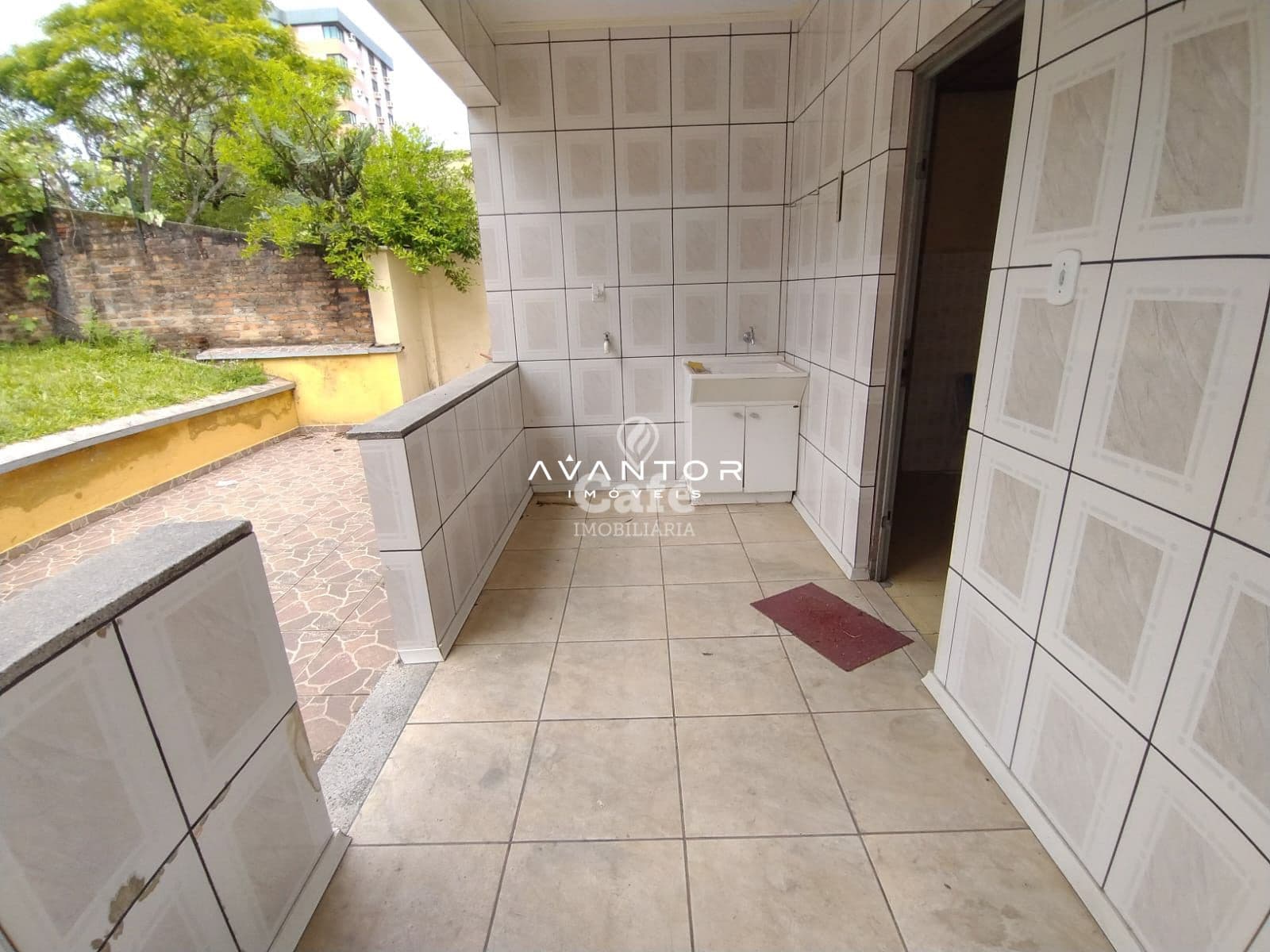 Casa De 3 Dormitórios, Suíte, Sala Ampla, Banheiro Social, Banheiro Auxiliar, Cozinha, Áre — Casa com 3 quartos à venda em Nossa Senhora Medianeira, Santa Maria/RS
