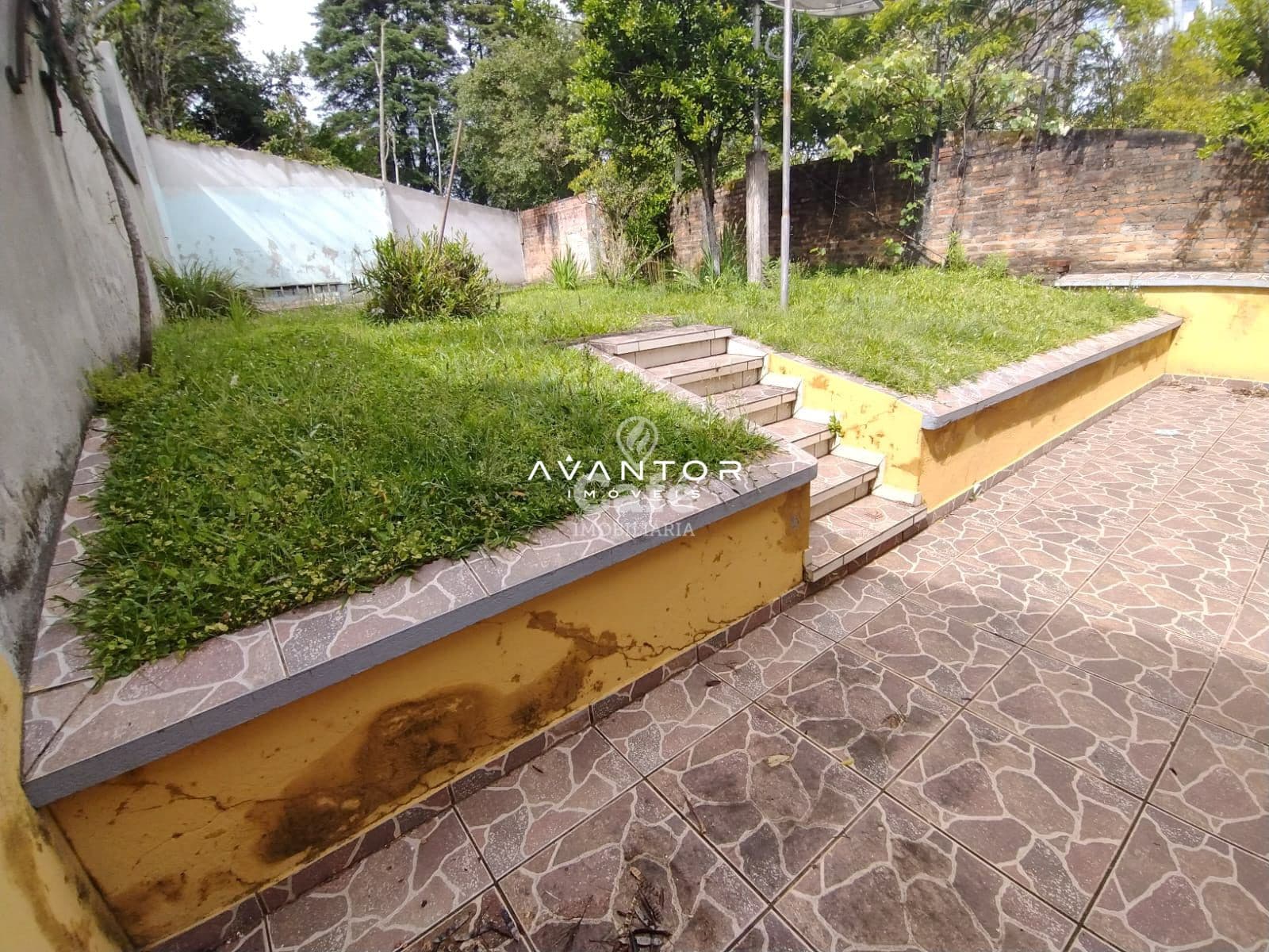 Casa De 3 Dormitórios, Suíte, Sala Ampla, Banheiro Social, Banheiro Auxiliar, Cozinha, Áre — Casa com 3 quartos à venda em Nossa Senhora Medianeira, Santa Maria/RS