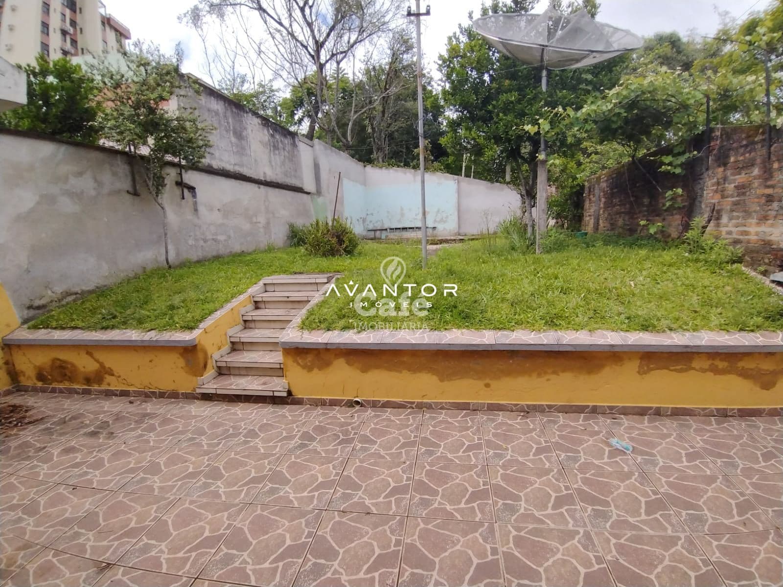 Casa De 3 Dormitórios, Suíte, Sala Ampla, Banheiro Social, Banheiro Auxiliar, Cozinha, Áre — Casa com 3 quartos à venda em Nossa Senhora Medianeira, Santa Maria/RS