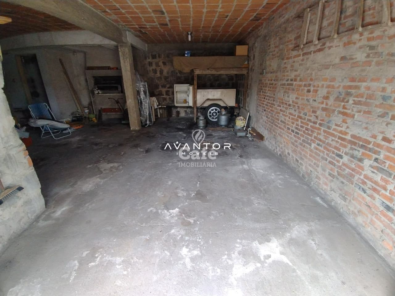 Casa De 3 Dormitórios, Suíte, Sala Ampla, Banheiro Social, Banheiro Auxiliar, Cozinha, Áre — Casa com 3 quartos à venda em Nossa Senhora Medianeira, Santa Maria/RS