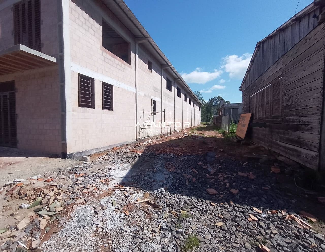 Pavilhão Amplo De 756 m² para Alugar em Excelente Localização — Pavilhão com 2 salas para alugar em Pé de Plátano, Santa Maria/RS