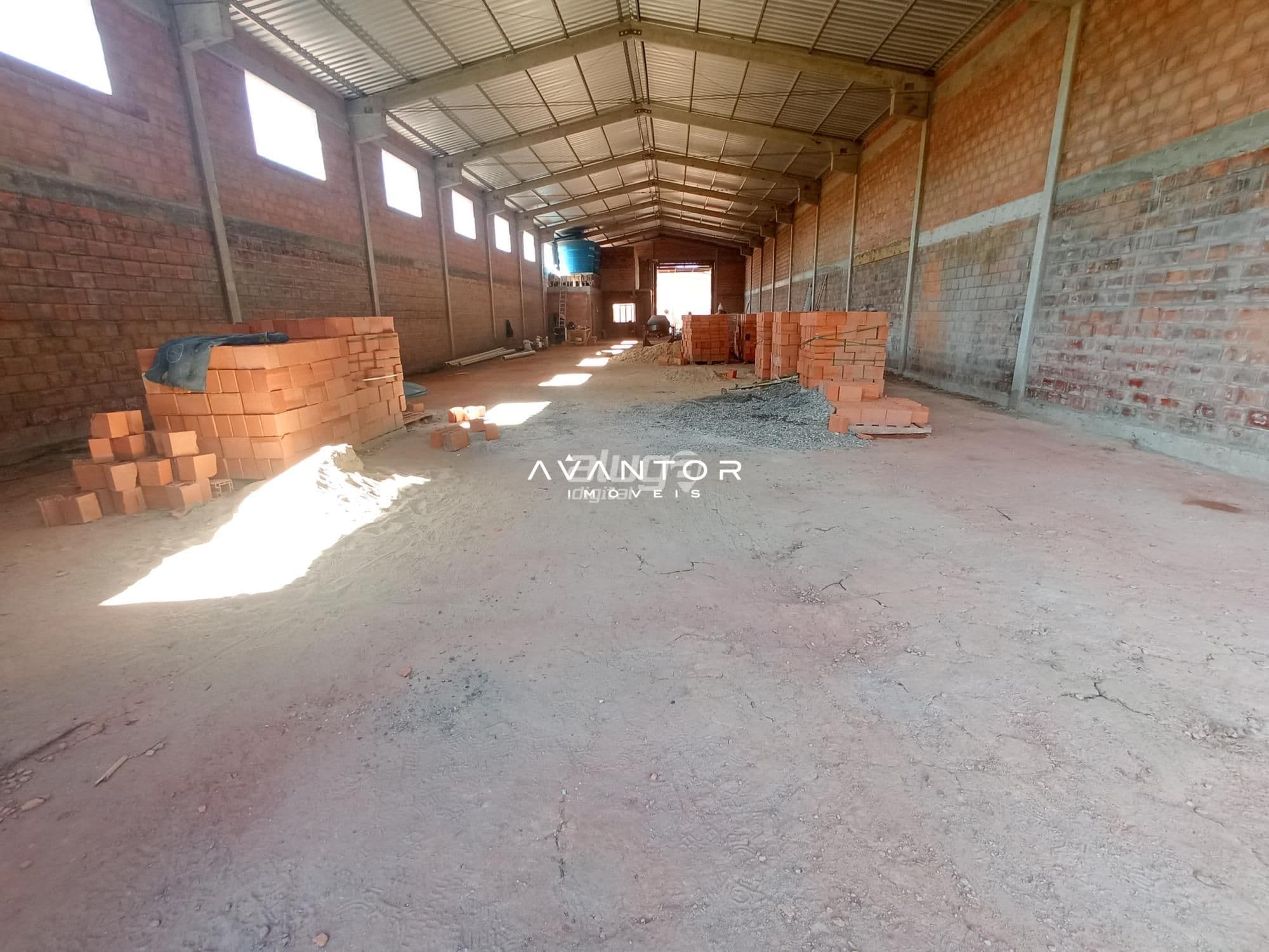 Pavilhão Amplo De 756 m² para Alugar em Excelente Localização — Pavilhão com 2 salas para alugar em Pé de Plátano, Santa Maria/RS
