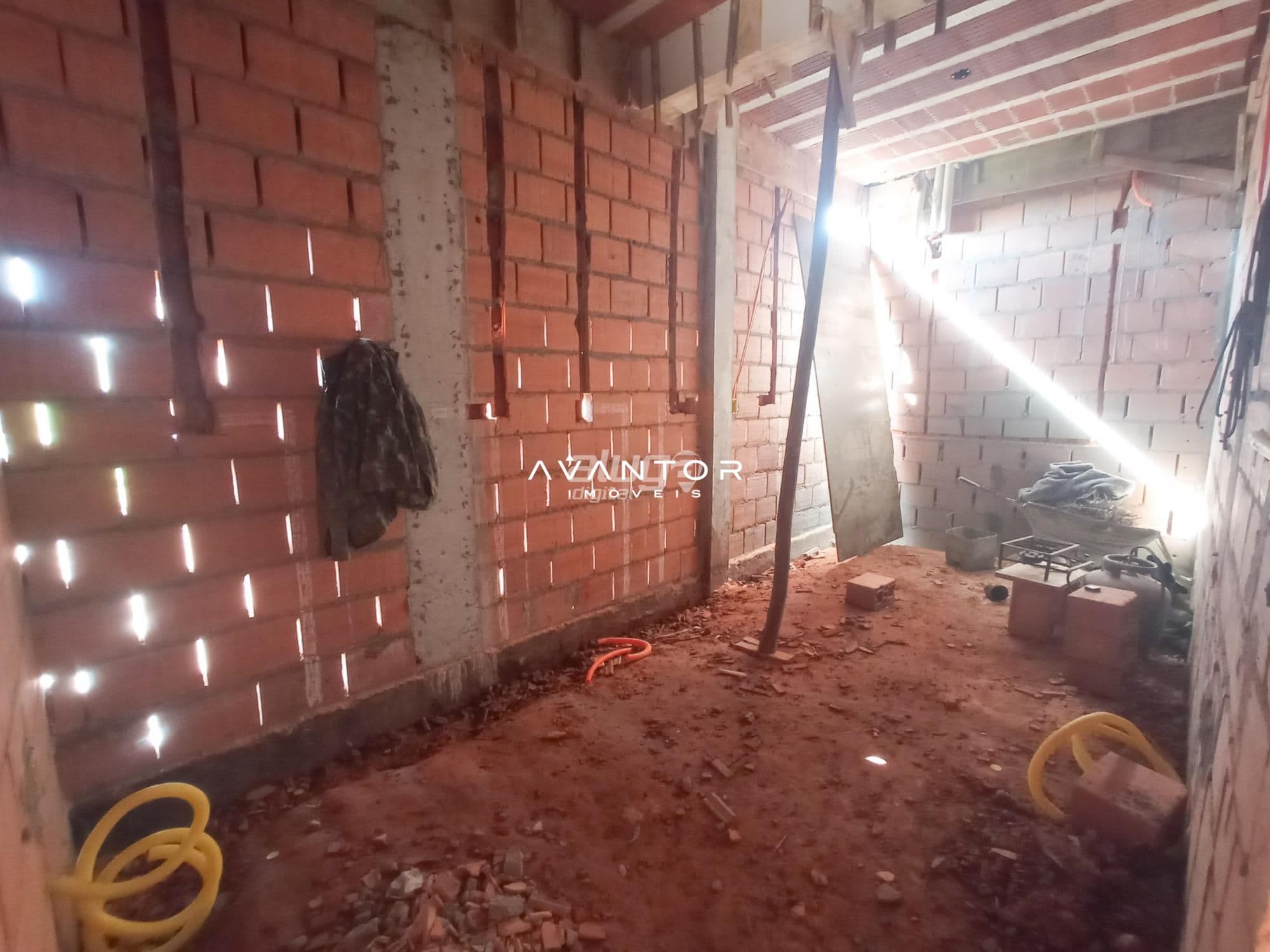 Pavilhão Amplo De 756 m² para Alugar em Excelente Localização — Pavilhão com 2 salas para alugar em Pé de Plátano, Santa Maria/RS