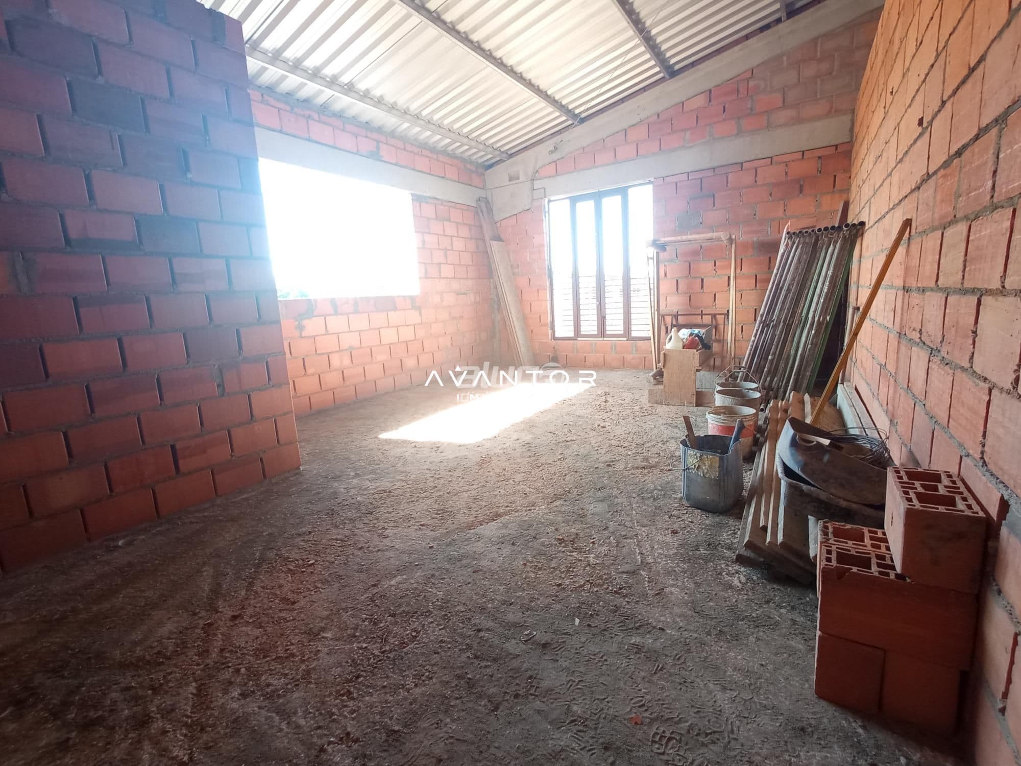 Pavilhão Amplo De 756 m² para Alugar em Excelente Localização — Pavilhão com 2 salas para alugar em Pé de Plátano, Santa Maria/RS