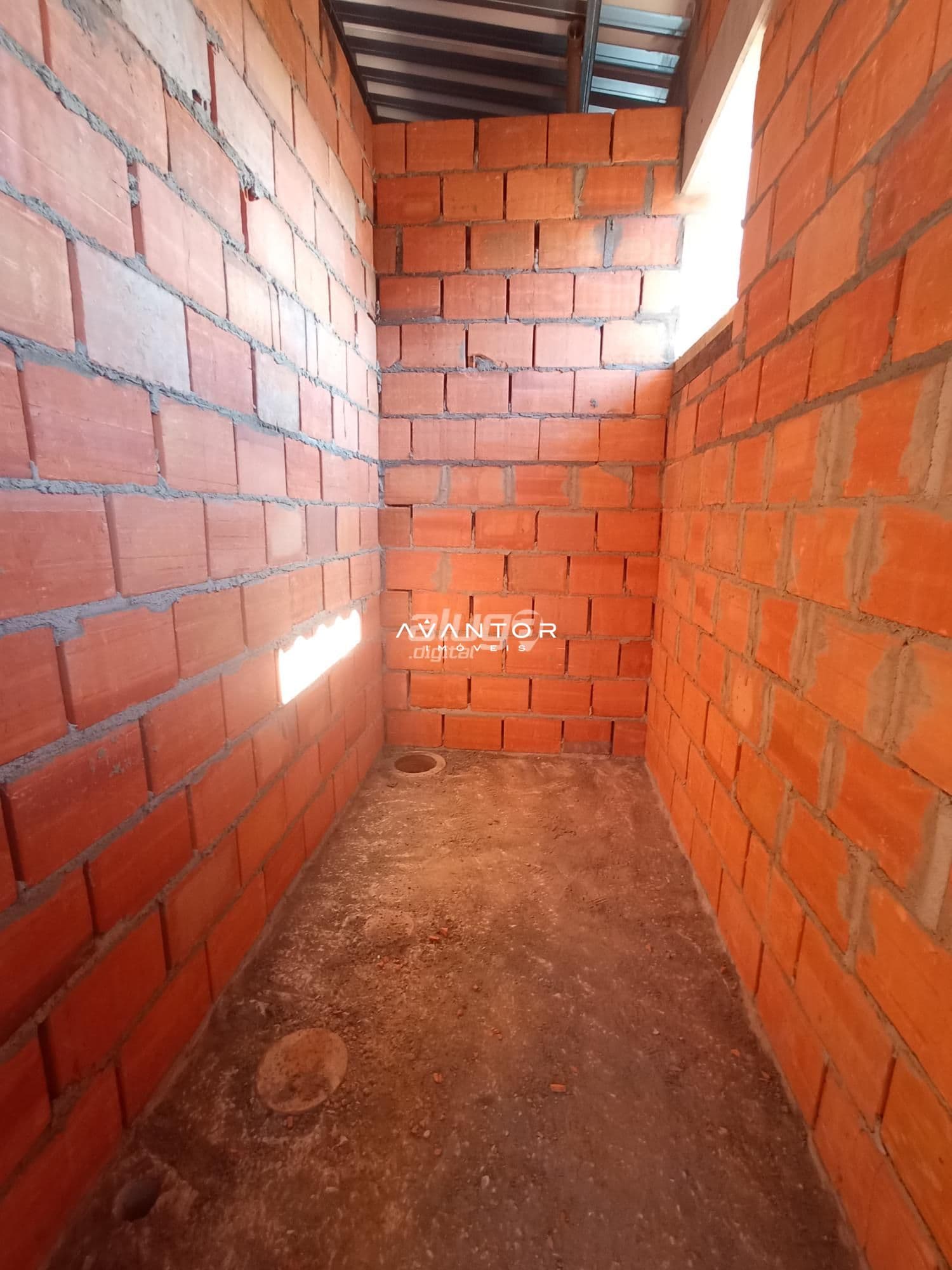 Pavilhão Amplo De 756 m² para Alugar em Excelente Localização — Pavilhão com 2 salas para alugar em Pé de Plátano, Santa Maria/RS