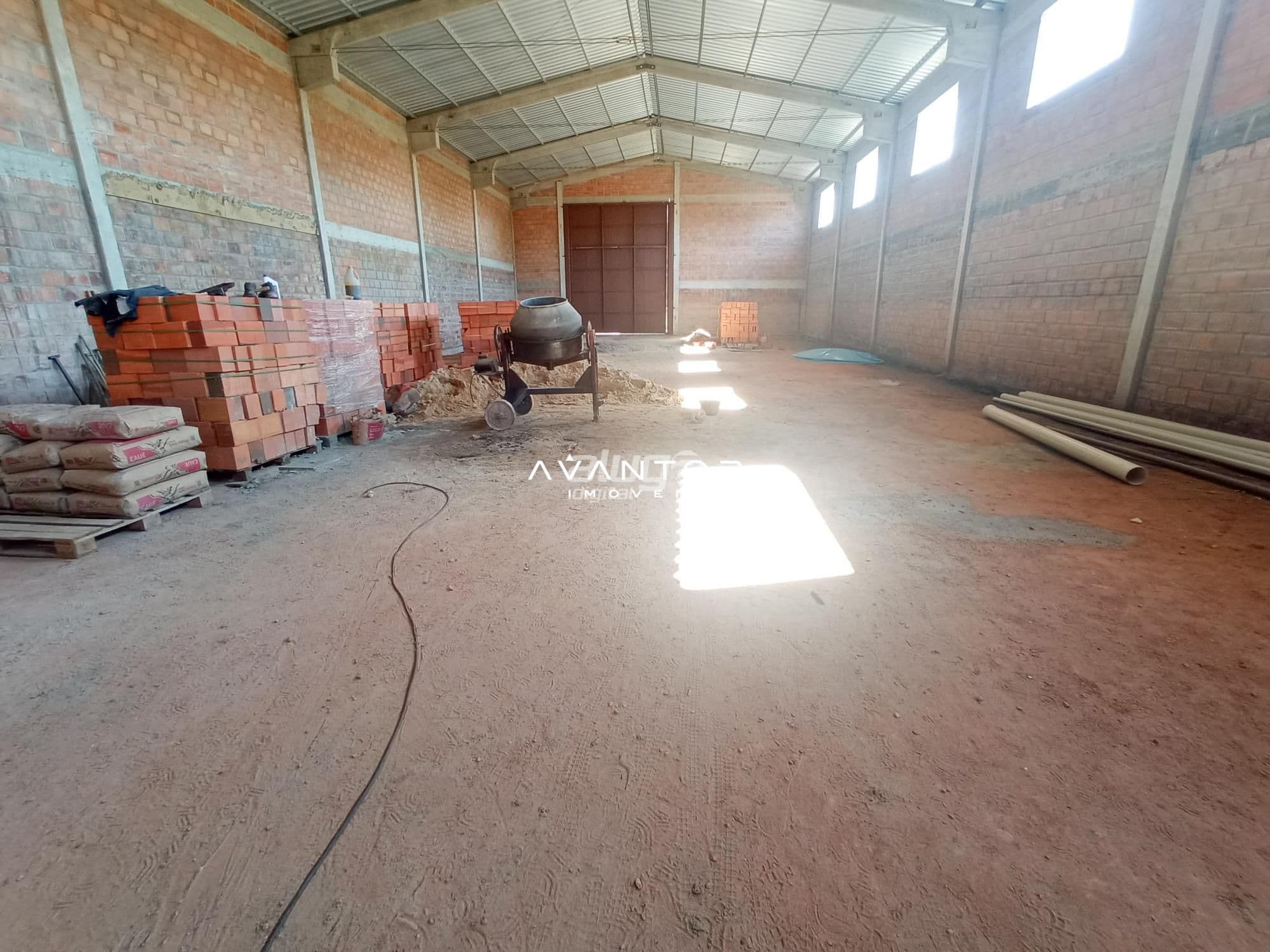 Pavilhão Amplo De 756 m² para Alugar em Excelente Localização — Pavilhão com 2 salas para alugar em Pé de Plátano, Santa Maria/RS