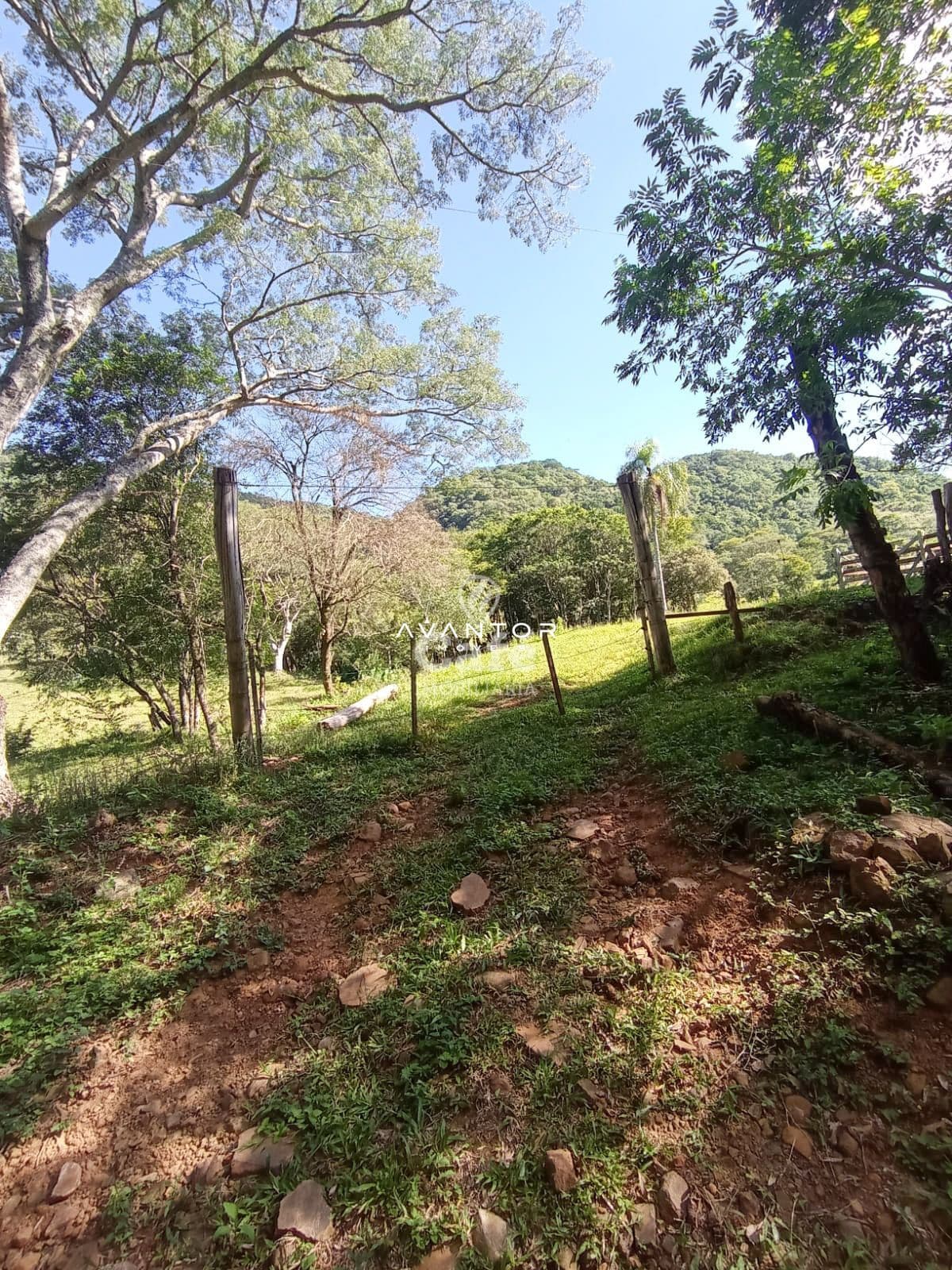 Terreno com vista para montanha e cerca de madeira — Chácara à venda em Zona Rural, Arroio Grande/RS