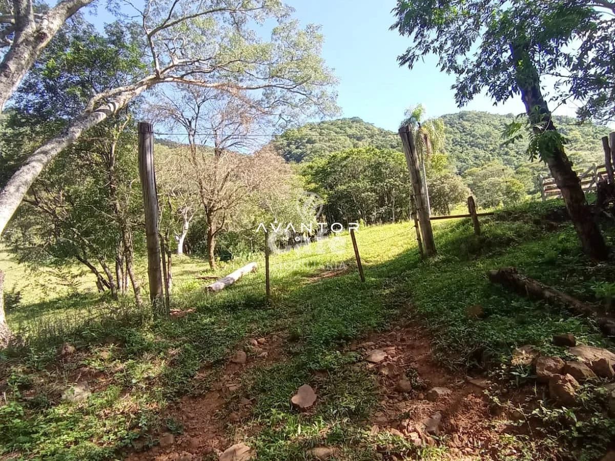 Terreno com vista para montanha e cerca de madeira — Chácara à venda em Zona Rural, Arroio Grande/RS