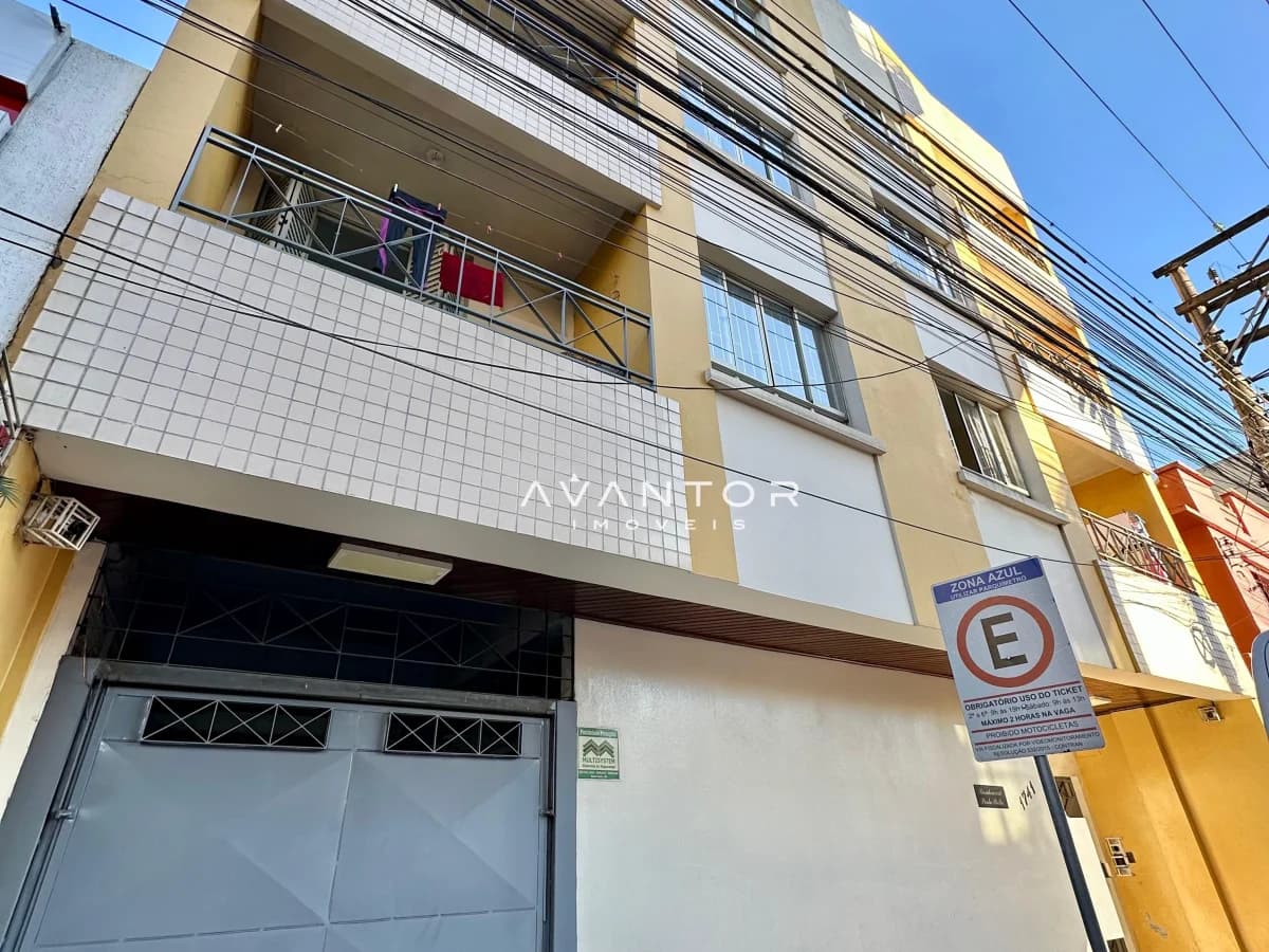 Fachada do prédio com garagem — Apartamento com 1 quarto à venda em Centro, Santa Maria/RS