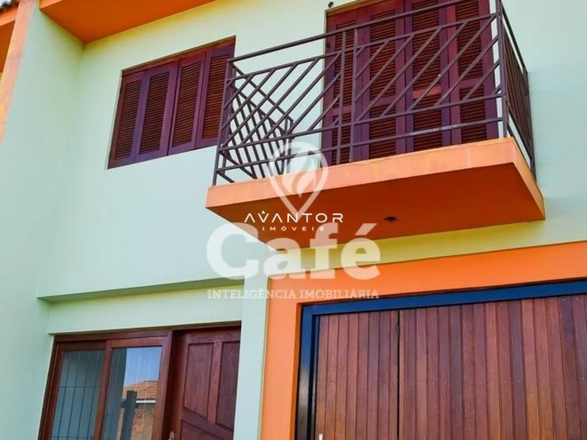 Fachada da casa com sacada — Casa com 3 quartos à venda em Pinheiro Machado, Santa Maria/RS