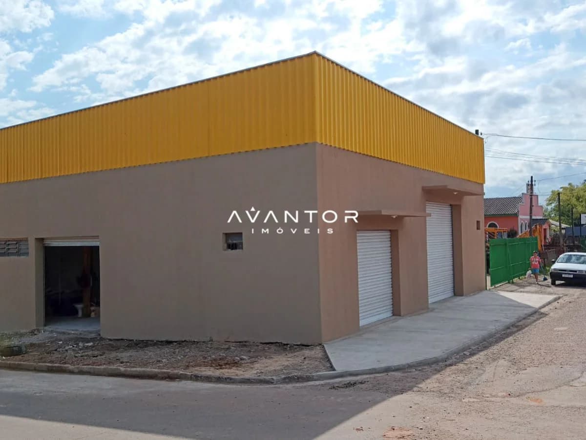 Pavilhão com 224 m², Mezanino e Banheiro, mais Casa De 70 m² com 2 Dormitórios e 2 Banheir — Pavilhão com 2 salas à venda em Urlândia, Santa Maria/RS