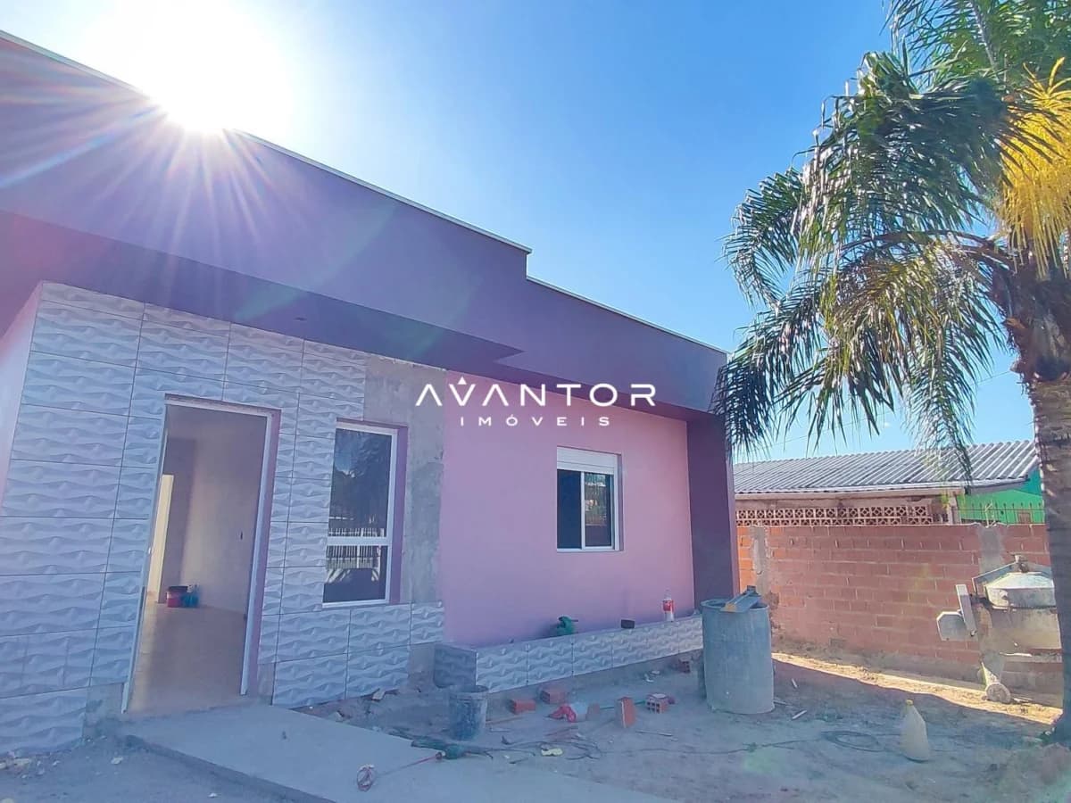 Fachada da casa com acabamento em alvenaria — Casa com 2 quartos à venda em Passo D'Areia, Santa Maria/RS