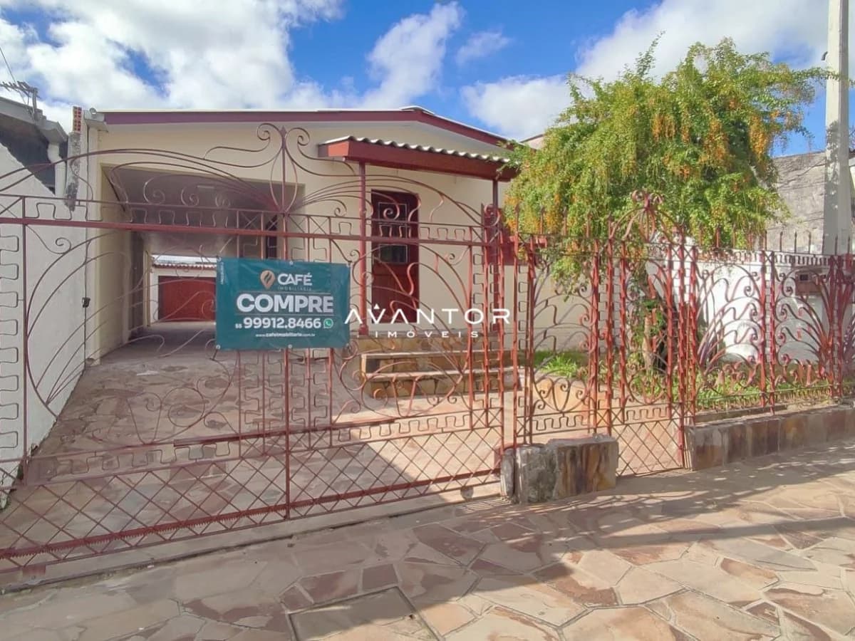 Fachada da casa com portão — Casa com 3 quartos à venda em Passo D'Areia, Santa Maria/RS