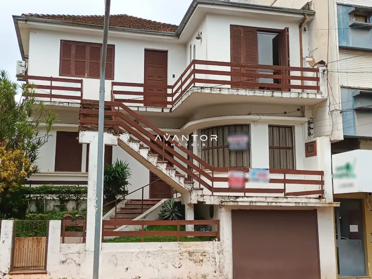 Fachada da casa com sacada — Apartamento com 3 quartos à venda em Centro, Santa Maria/RS