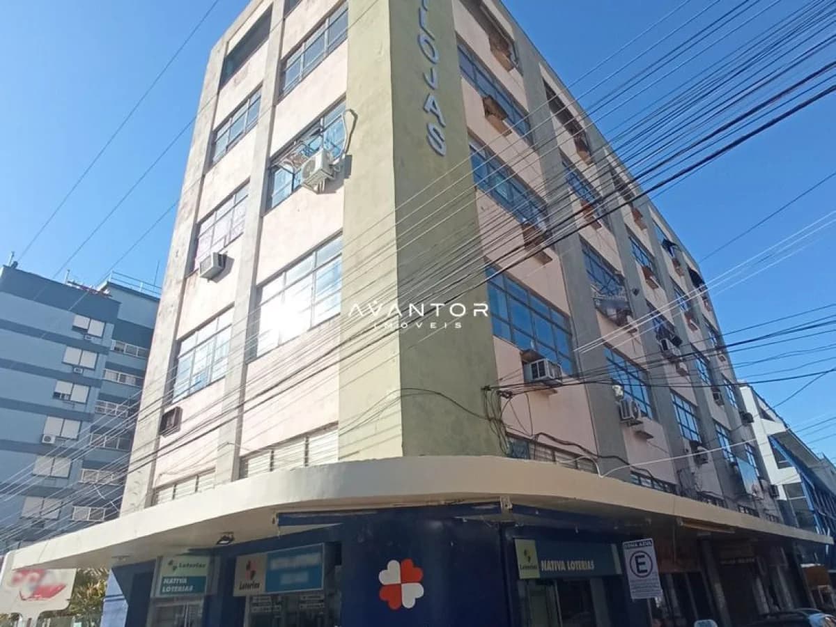 Fachada do prédio com lojas no térreo — Sala Comercial com 1 sala para alugar em Centro, Santa Maria/RS
