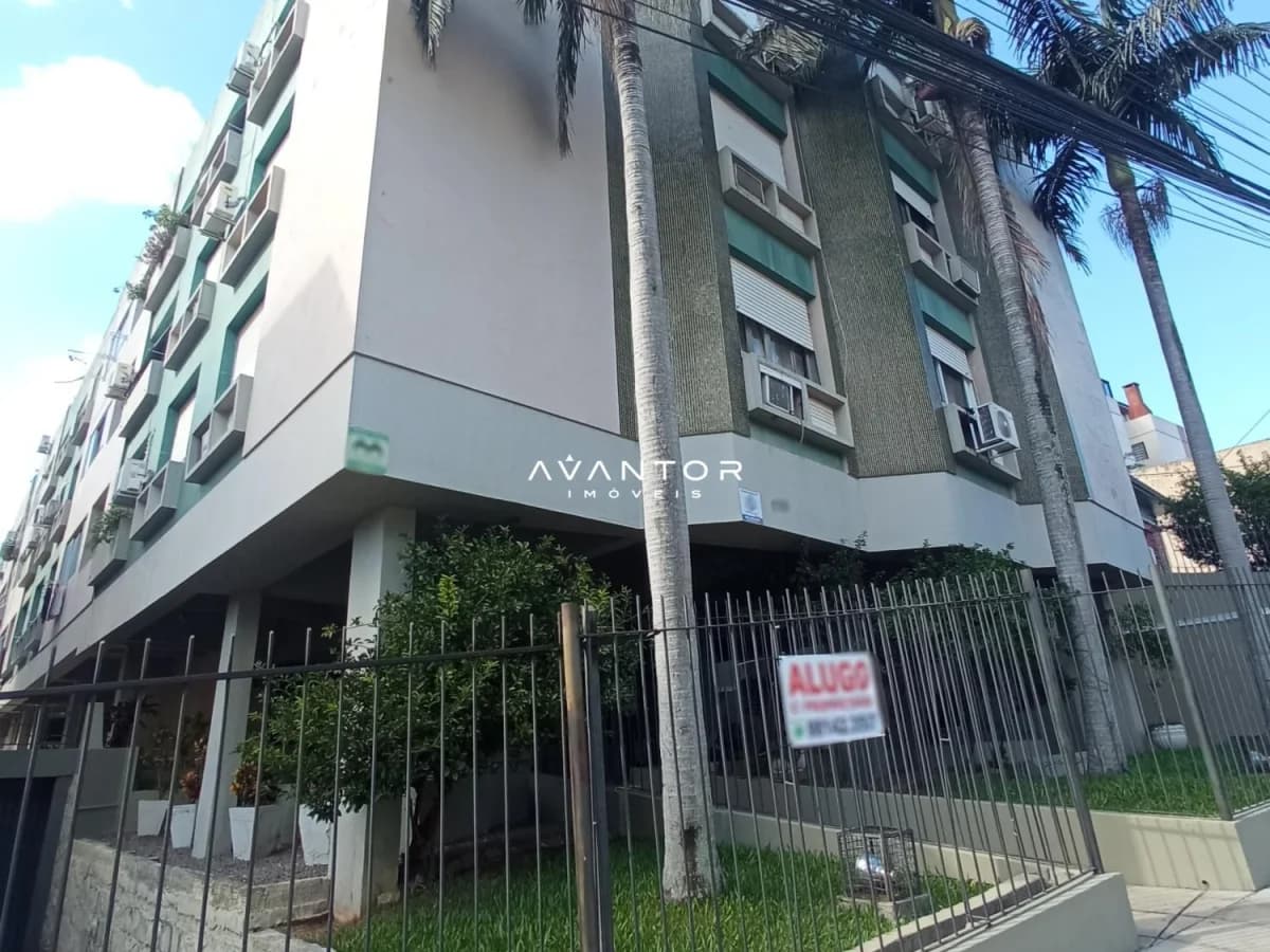 Fachada do prédio com palmeiras — Apartamento com 2 quartos à venda em Nossa Senhora de Fátima, Santa Maria/RS
