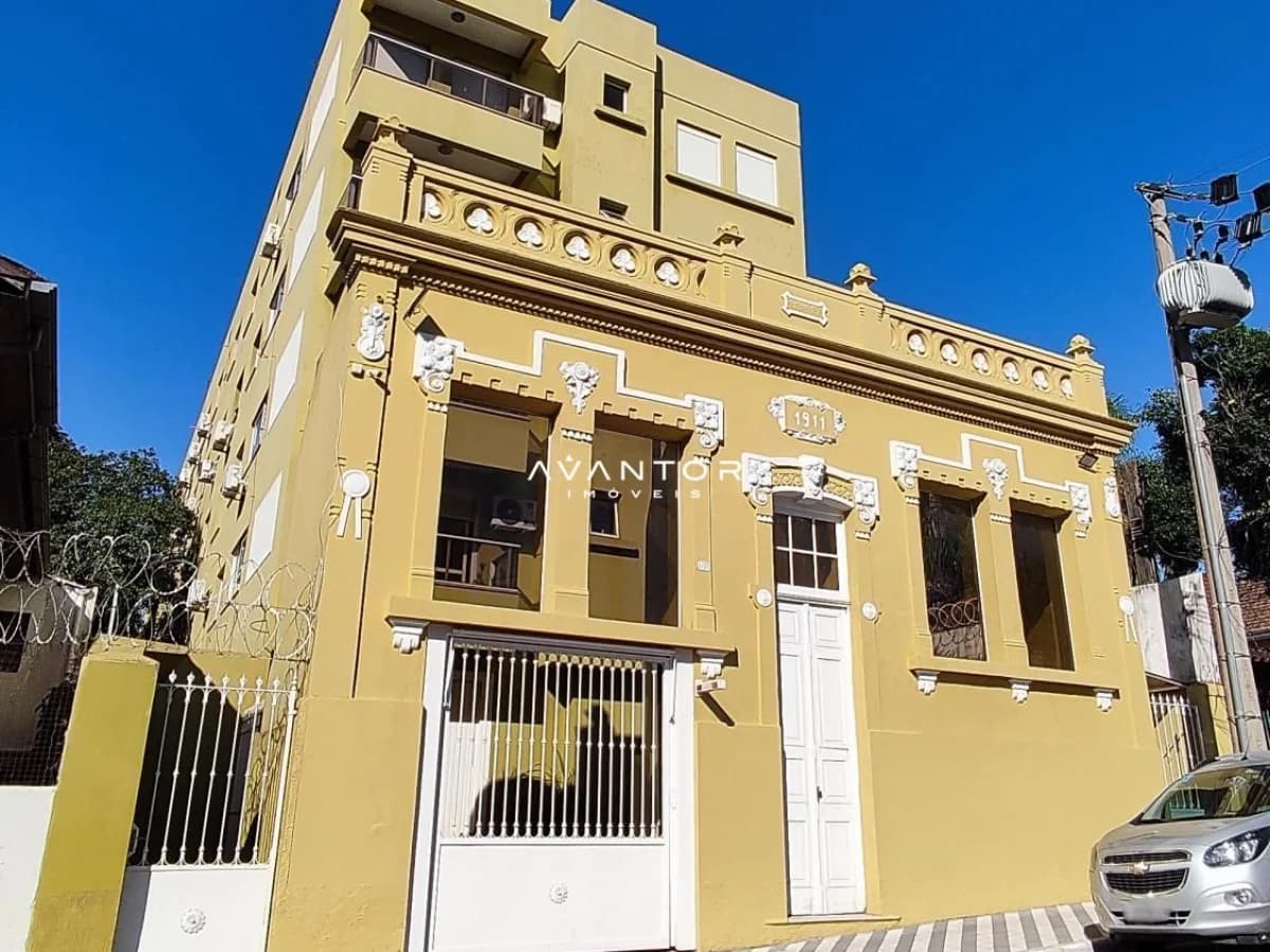 Fachada da casa em estilo colonial — Apartamento com 1 quarto à venda em Centro, Santa Maria/RS