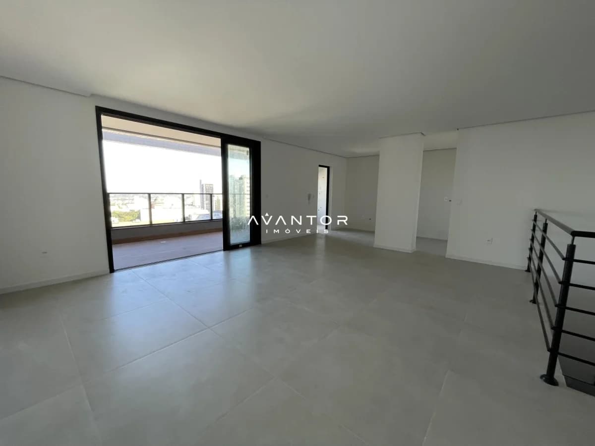Sala de estar com sacada — Cobertura com 3 quartos à venda no Torre de Elohim, em Centro, Santa Maria/RS
