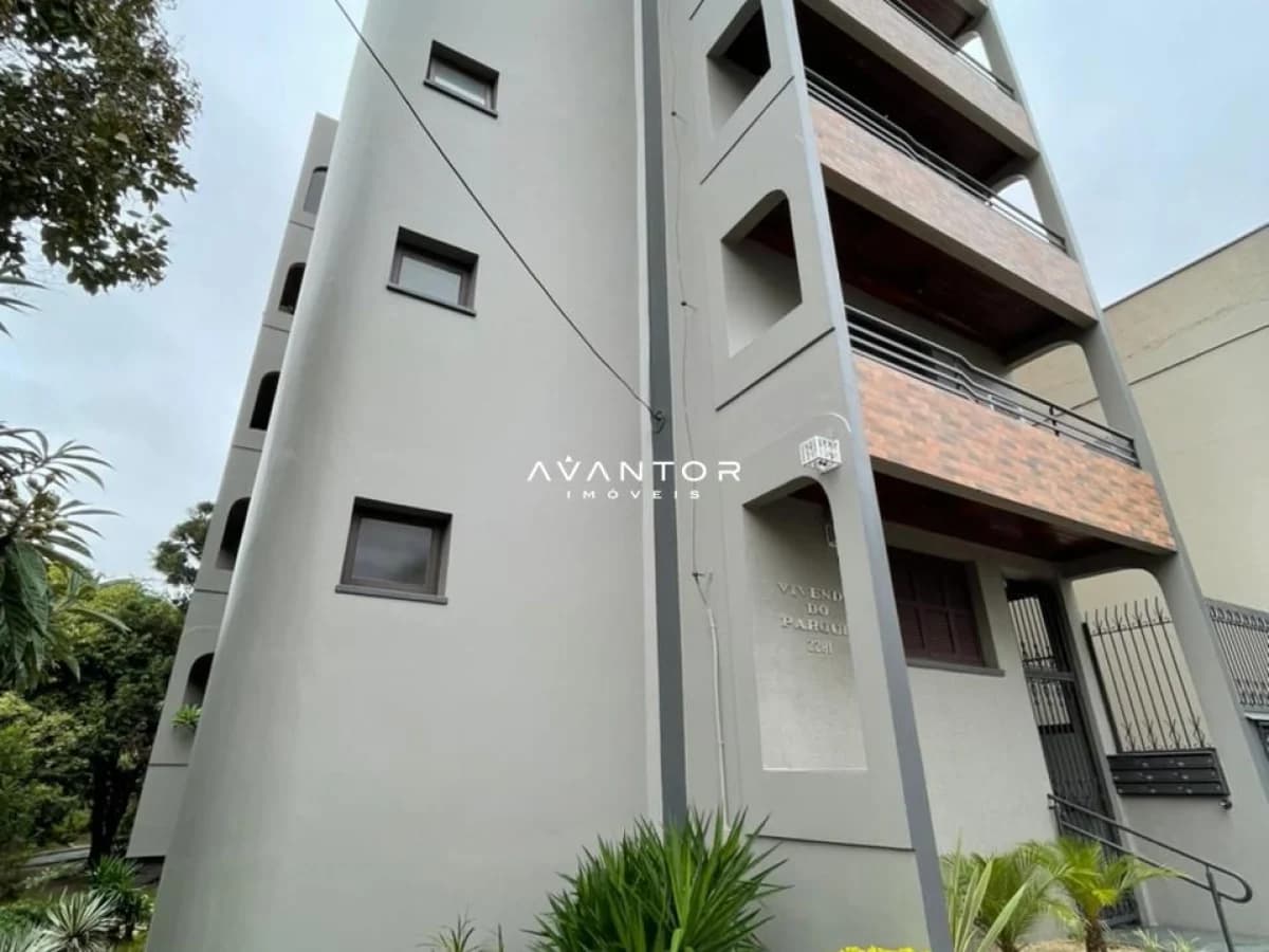 Fachada do prédio com sacadas — Apartamento com 3 quartos à venda no Edifício Vivenda do Parque, em Centro, Santa Maria/RS
