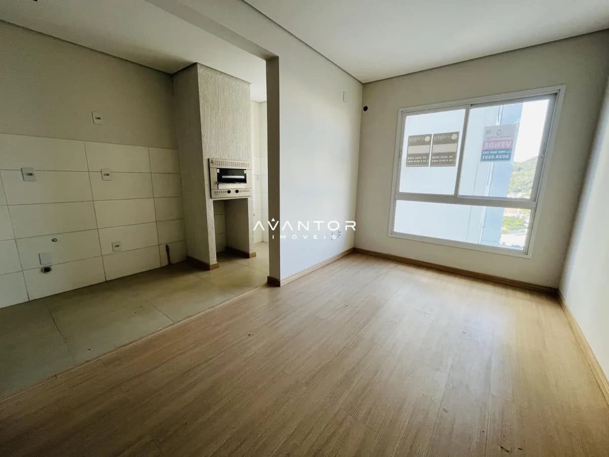Sala integrada à cozinha com janelas — Apartamento com 2 quartos à venda em Nossa Senhora das Dores, Santa Maria/RS