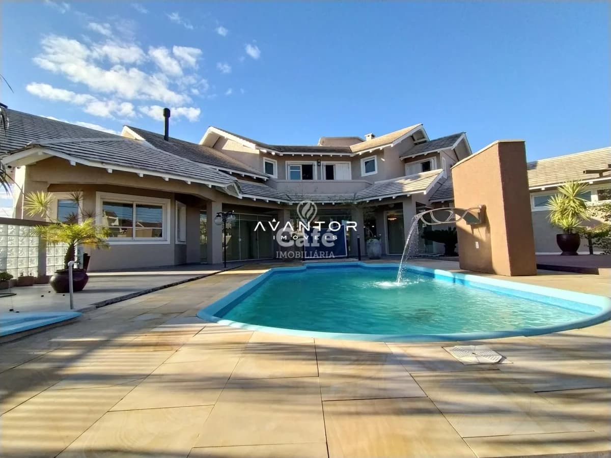 Piscina com área de lazer e fachada da casa — Casa com 4 quartos à venda em Tomazetti, Santa Maria/RS