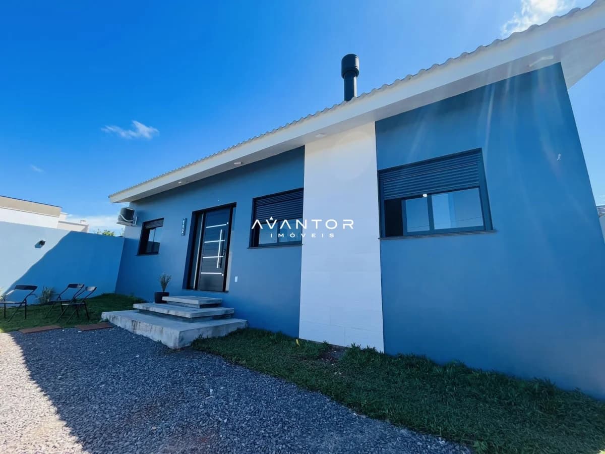 Fachada da casa com entrada principal — Casa com 3 quartos à venda em Camobi, Santa Maria/RS