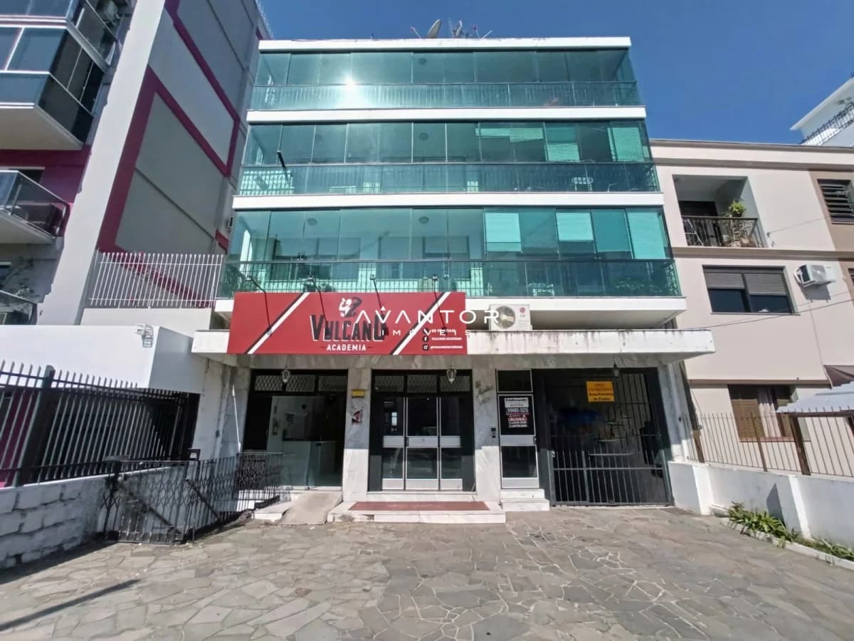 Fachada do edifício com sacadas envidraçadas — Sala Comercial com 1 sala para alugar em Centro, Santa Maria/RS