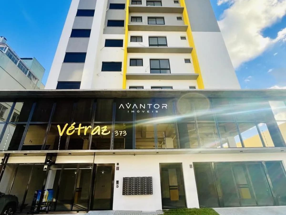 Fachada do prédio com lojas no térreo — Apartamento com 2 quartos à venda em Nossa Senhora do Rosário, Santa Maria/RS